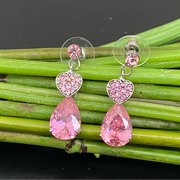 Unsigned Silver-tone Pink Crystal Glass Teardrop 8mm Dangling Drop Earrings 8g. - Picture 4 of 15